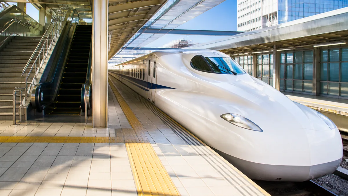 静岡駅の新幹線ホームは5番線と6番線！階段が近い号車・改札への行き方を全解説のアイキャッチ画像