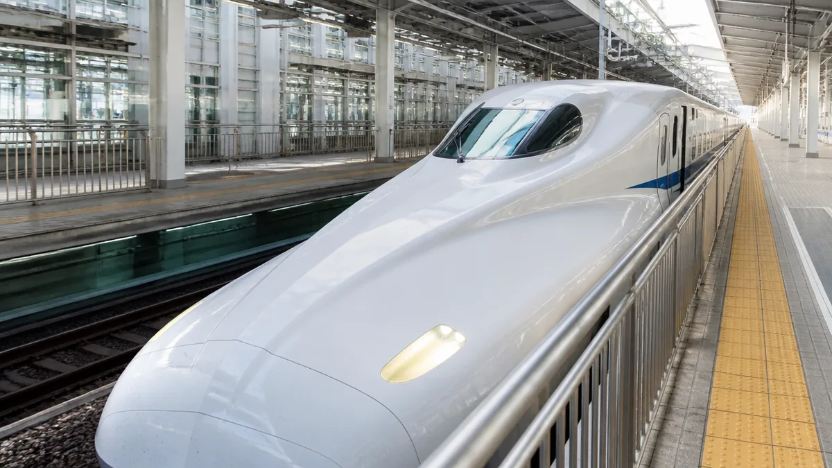 京都駅の新幹線ホームは何番線？階段に近い号車から改札の使い分けまで全解説のアイキャッチ画像