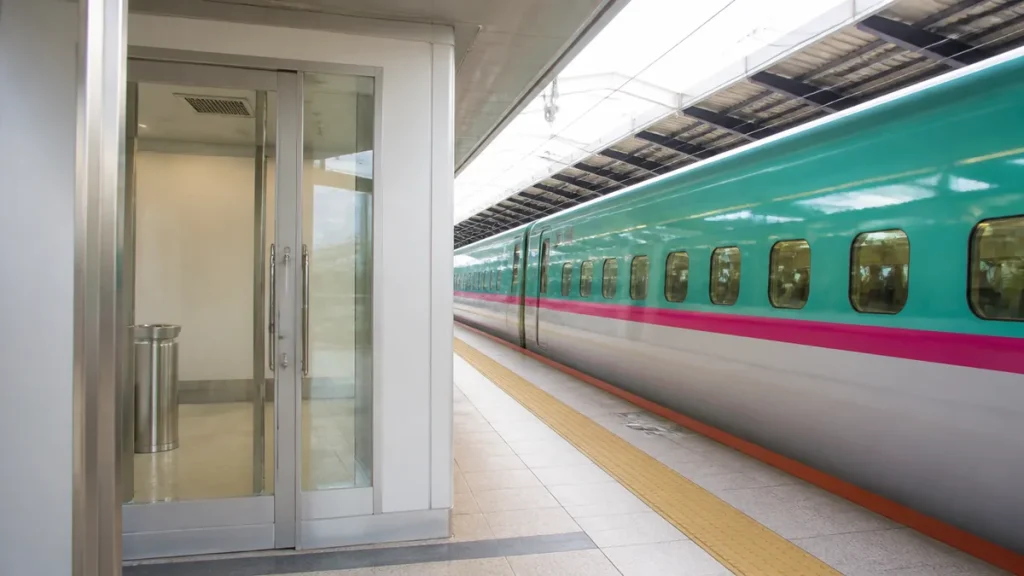 東北新幹線の東京駅喫煙所は改札内に4か所！20〜23番ホームの号車位置と無料で吸えるコツのアイキャッチ画像