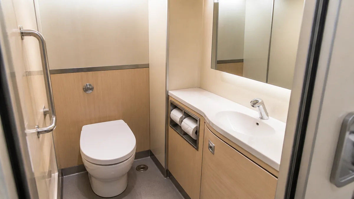 グリーン車トイレの中身は？洋式・洗面所・気になる清潔さの解説画像