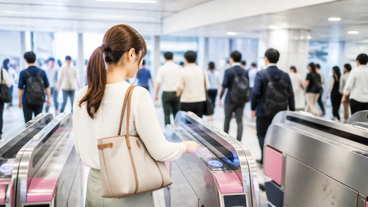 ハチ公改札に突っ込むな！改札口の使い分けで混雑を避ける方法の解説画像