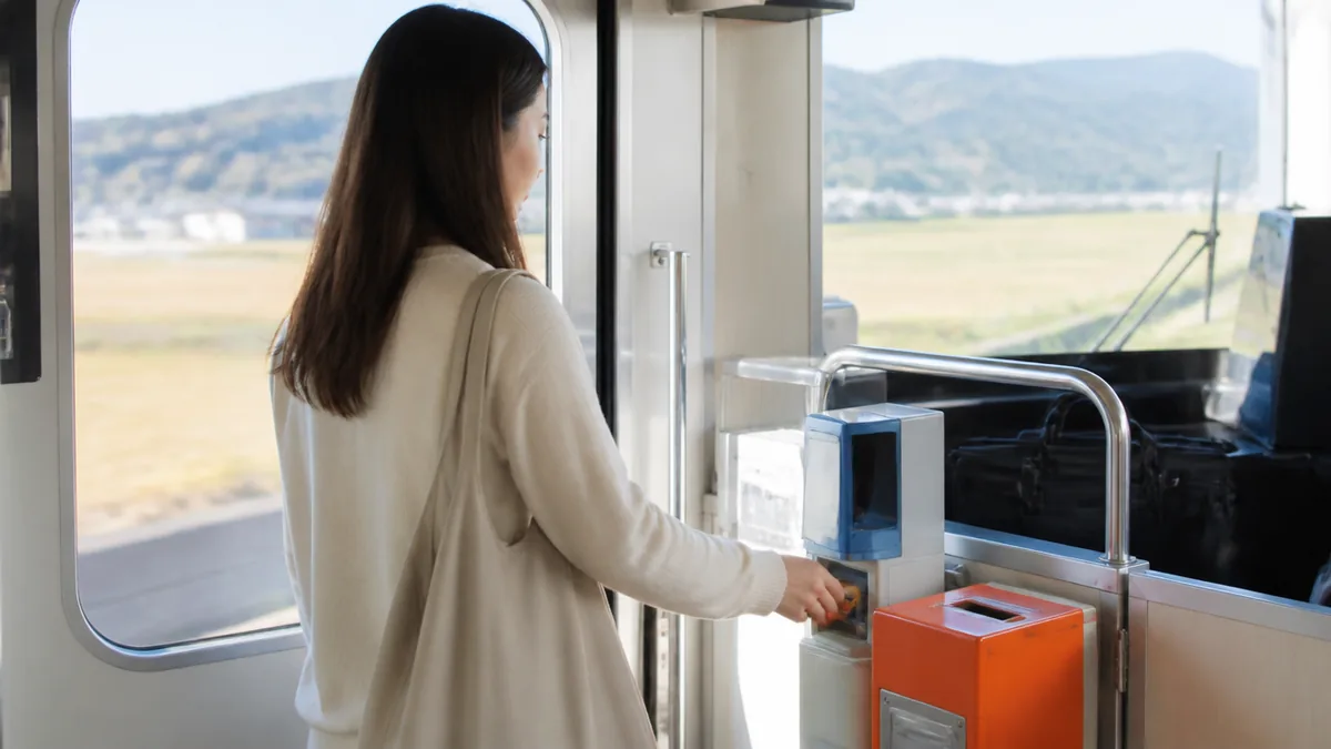地方のワンマン列車の乗り方｜整理券・運賃箱で迷わない手順の解説画像