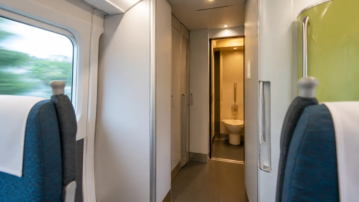グリーン車のトイレは5号車！4号車との違いと料金の解説画像