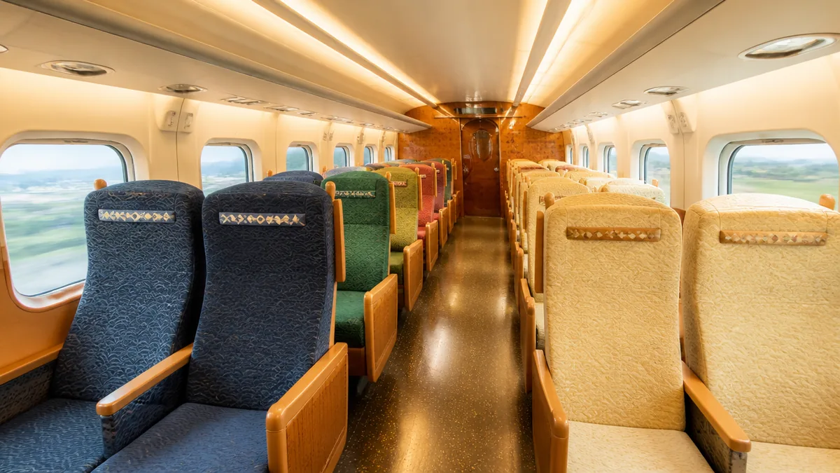 号車ごとに座席が違う？800系が「動く工芸品」と呼ばれる理由の解説画像