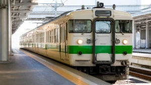 717系とは急行形を改造した全46両の交流電車！仙台と九州の違い・引退年を全解説のアイキャッチ画像