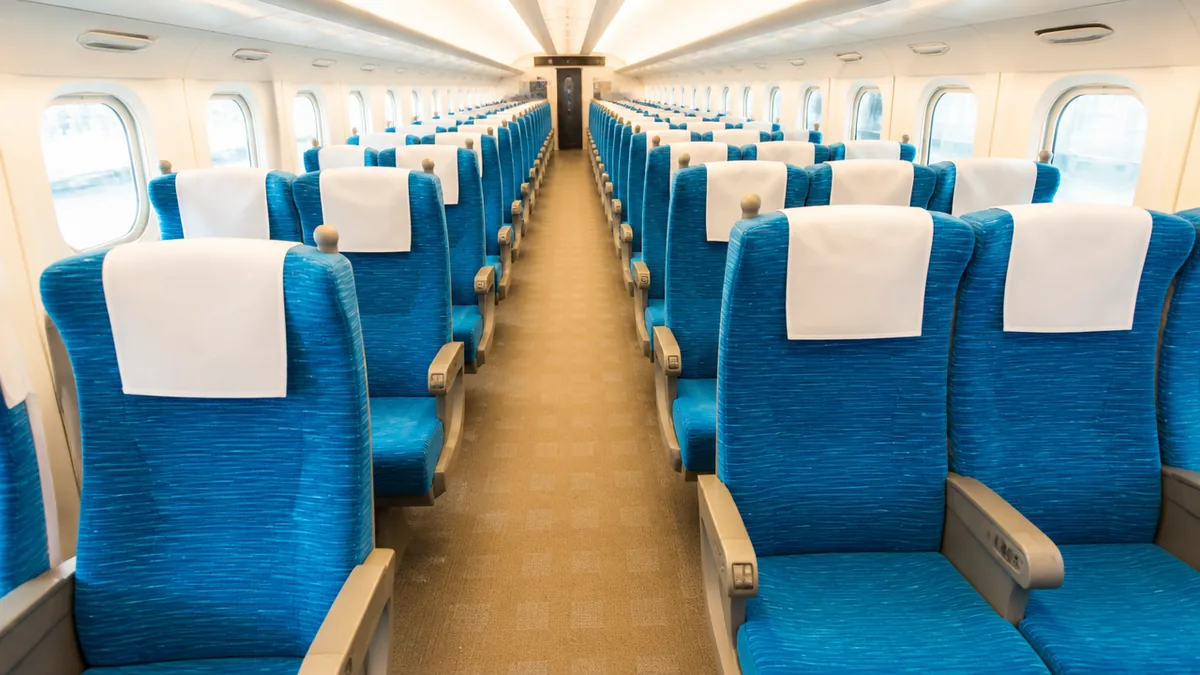 新幹線 13号車 座席表の全体像｜18列・90席はどう並んでいる？の解説画像
