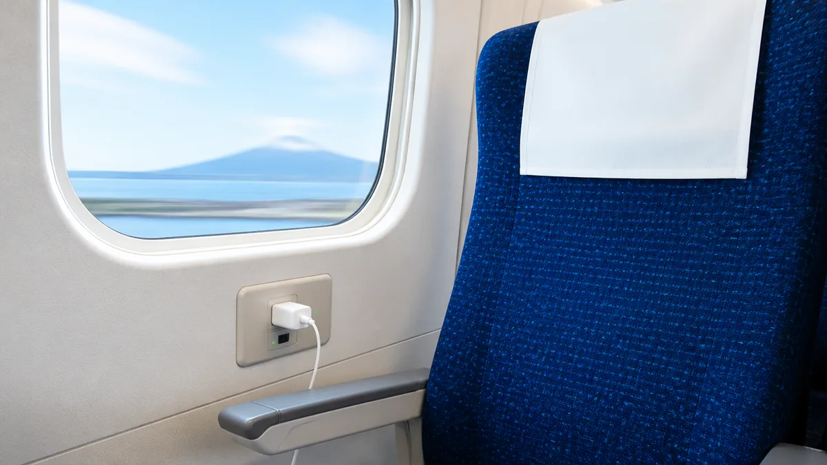 東海道新幹線で充電できる席はどこ？答えは「車両」で変わるの解説画像